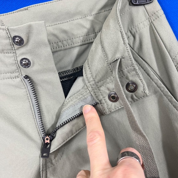 Like New |•PRANA•| Tan Knee Length Articulated Active Pants Size 6 - Picture 11 of 16